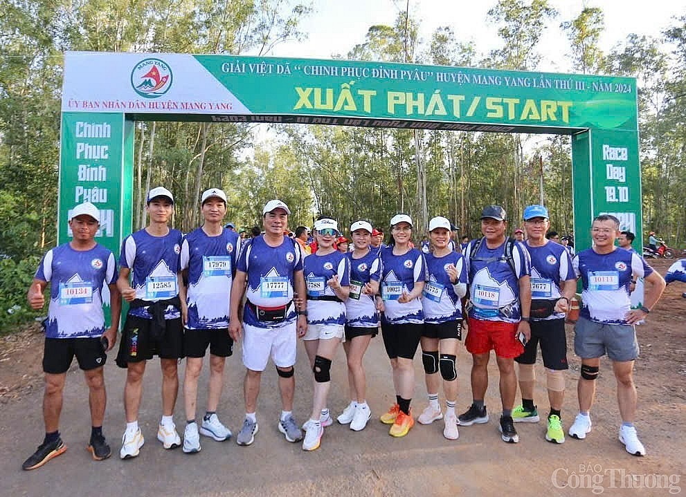 Hơn 550 chân chạy trải nghiệm cung đường xuyên rừng tuyệt đẹp tại Giải Việt dã ‘Chinh phục đỉnh Pờ Yầu’