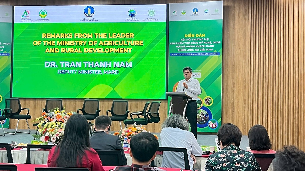 Thứ trưởng Bộ Nông nghiệp và Phát triển nông thôn Trần Thanh Nam phát biểu tại Diễn đàn “Kết nối thương mại sản phẩm thủ công mỹ nghệ và OCOP với hệ thống khách hàng Chiến lược tại Việt Nam” Thứ trưởng Bộ Nông nghiệp và Phát triển nông thôn Trần Thanh Nam phát biểu tại Diễn đàn “Kết nối thương mại sản phẩm thủ công mỹ nghệ và OCOP với hệ thống khách hàng Chiến lược tại Việt Nam”