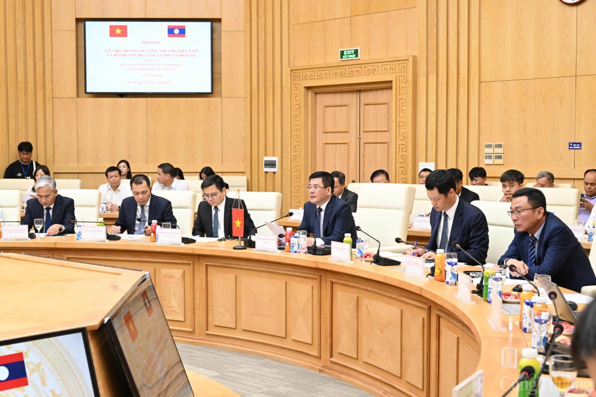 Bộ trưởng Bộ Công Thương Nguyễn Hồng Diên hội đàm với Bộ trưởng Bộ Năng lượng và Mỏ Lào Bộ trưởng Bộ Công Thương Nguyễn Hồng Diên hội đàm với Bộ trưởng Bộ Năng lượng và Mỏ Lào