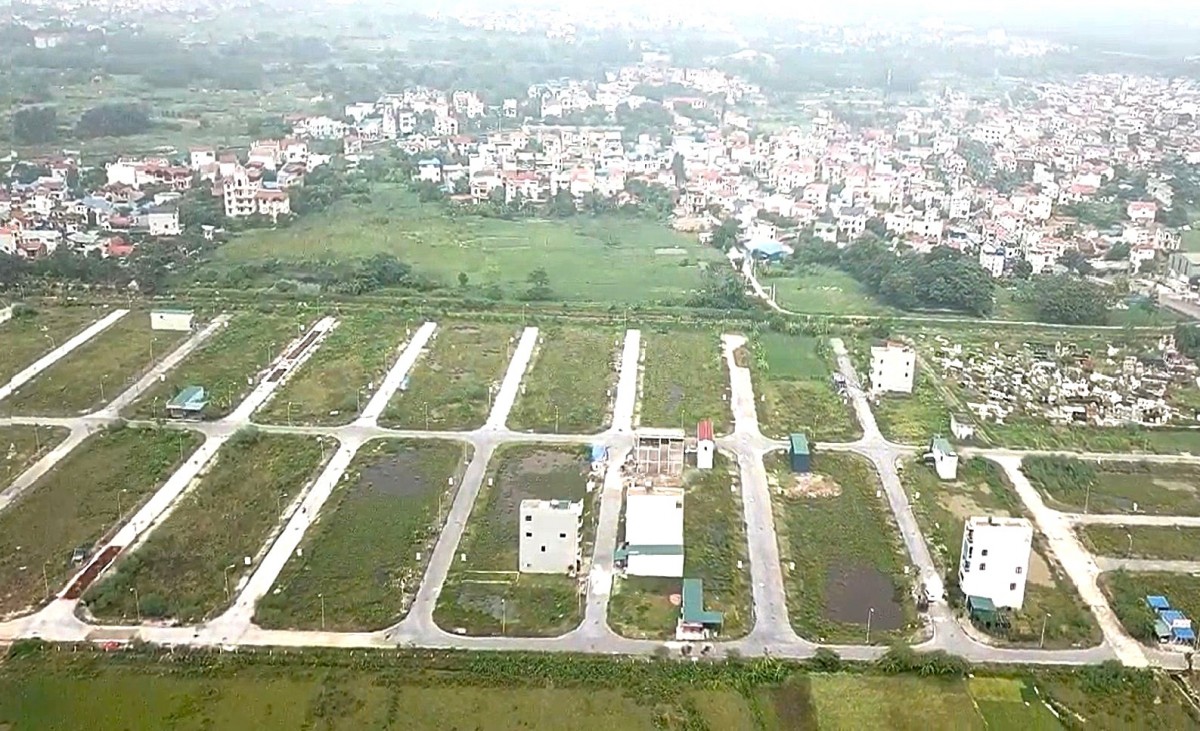 Lại ‘nóng' đất đấu giá ở Hà Nội, làm thế nào để ngăn hiện tượng giá ‘ảo’? Lại ‘nóng' đất đấu giá ở Hà Nội, làm thế nào để ngăn hiện tượng giá ‘ảo’?