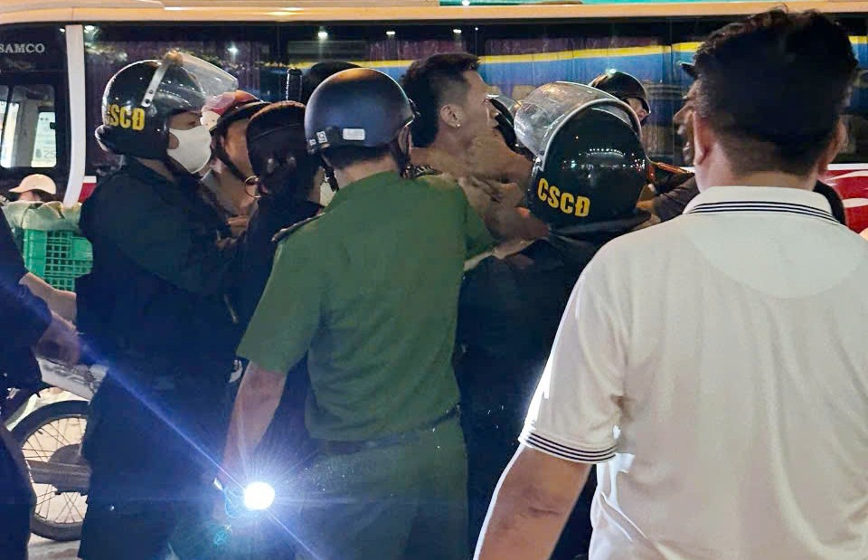 chống người thi hành công vụ chống người thi hành công vụ