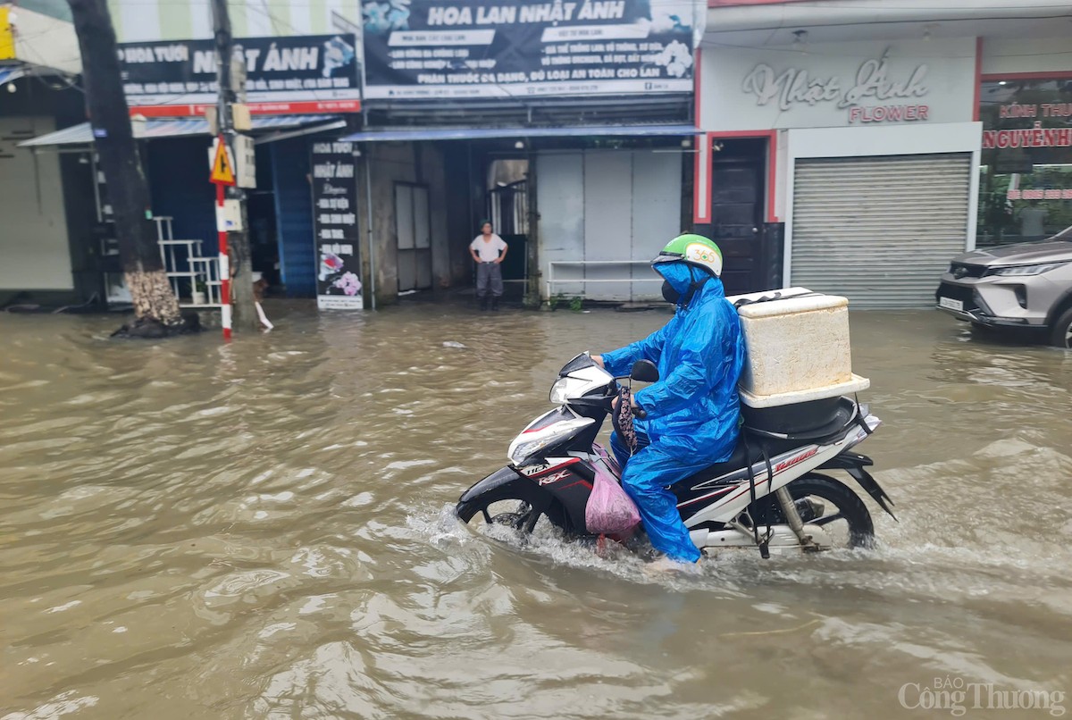Quảng Nam: Mưa lớn, một số tuyến đường TP. Tam Kỳ ngập cục bộ