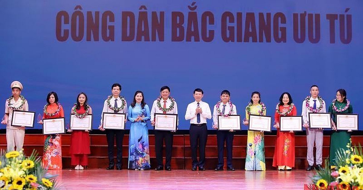 9 cá nhân đạt danh hiệu 'Công dân Bắc Giang ưu tú' được tặng thưởng hơn 210 triệu đồng 9 cá nhân đạt danh hiệu 'Công dân Bắc Giang ưu tú' được tặng thưởng hơn 210 triệu đồng