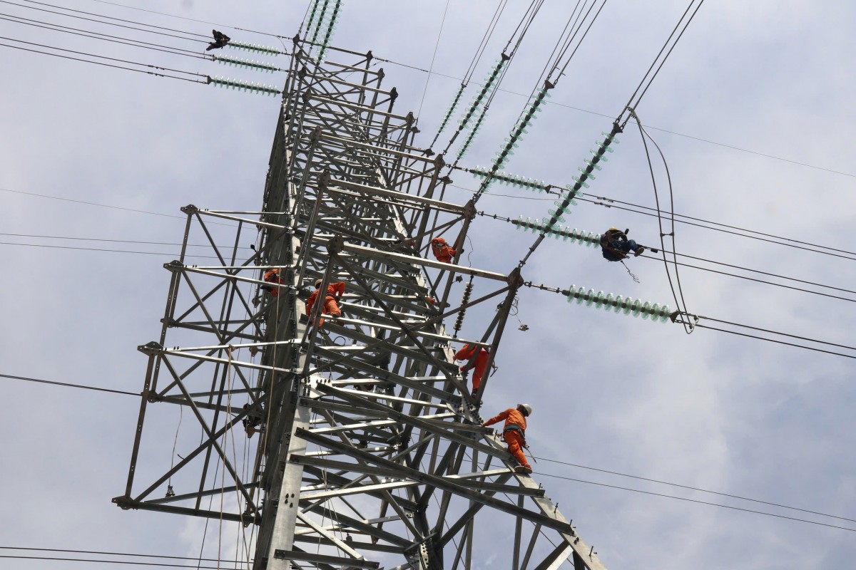 1. Công ty Điện lực Đồng Nai và các đơn vị khẩn trương chuẩn bị đóng điện công trình. Ảnh: Công ty Điện lực Đồng Nai 1. Công ty Điện lực Đồng Nai và các đơn vị khẩn trương chuẩn bị đóng điện công trình. Ảnh: Công ty Điện lực Đồng Nai