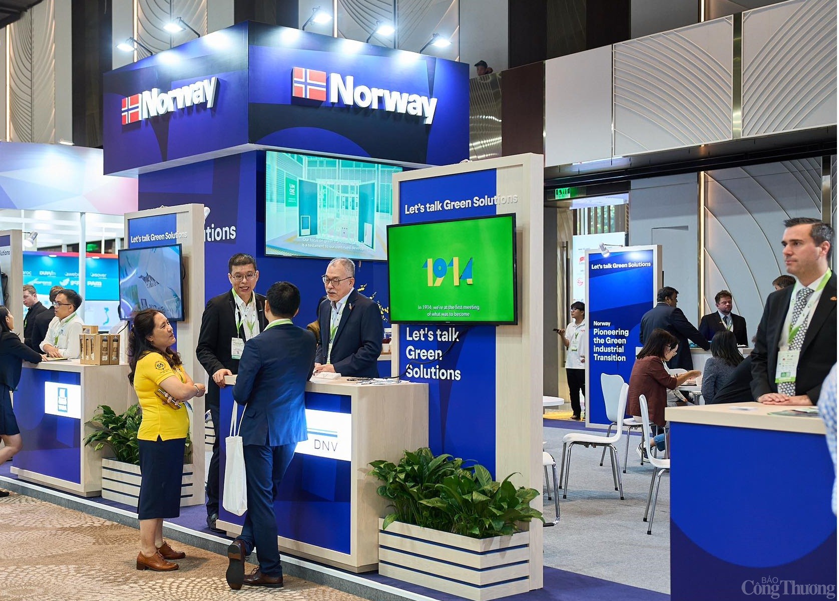 Hàng trăm gian hàng hội tụ tại Diễn đàn và Triển lãm Kinh tế Xanh - GEFE 2024