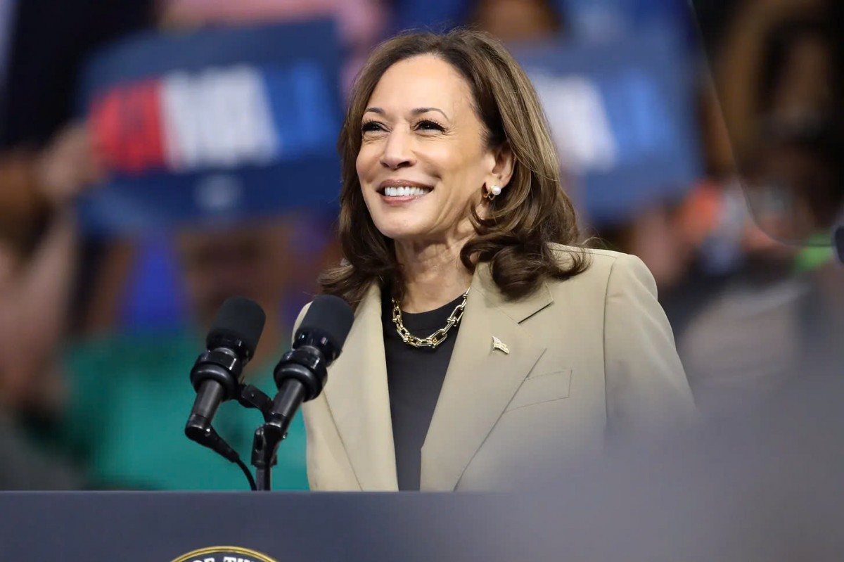 Phó Tổng thống Kamala Harris phát biểu tại một cuộc vận động tranh cử tại Desert Diamond Arena ở Glendale, Arizona. Ảnh: The New York Times Phó Tổng thống Kamala Harris phát biểu tại một cuộc vận động tranh cử tại Desert Diamond Arena ở Glendale, Arizona. Ảnh: The New York Times