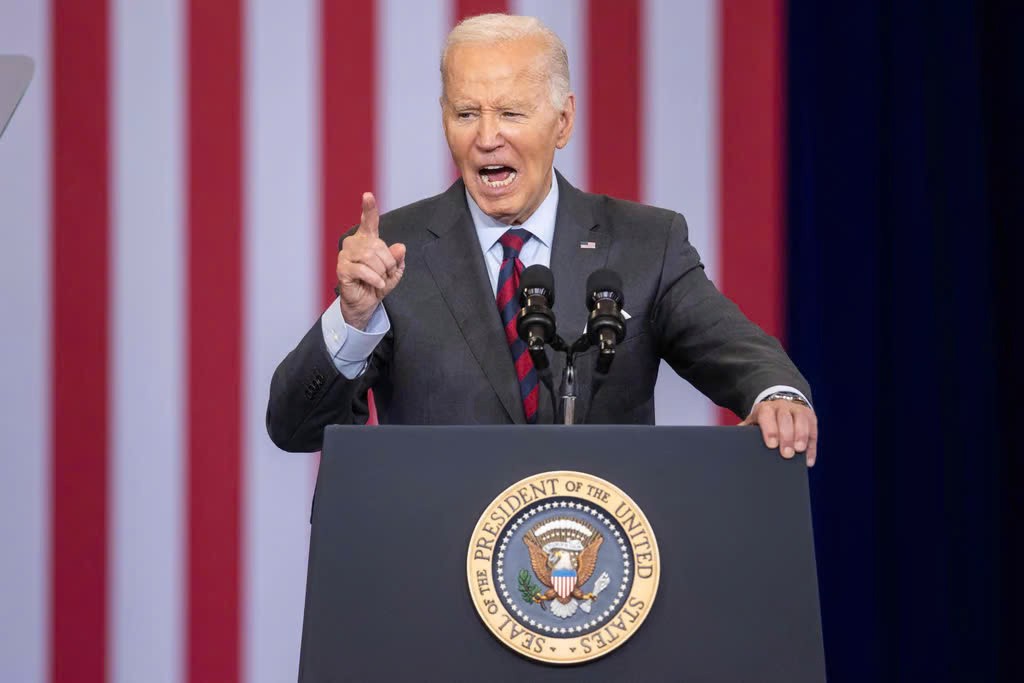 Tổng thống Joe Biden phát biểu tại trụ sở chiến dịch tranh cử đảng Dân chủ ở Concord, New Hampshire, ngày 22/10. Ảnh: Reuters Tổng thống Joe Biden phát biểu tại trụ sở chiến dịch tranh cử đảng Dân chủ ở Concord, New Hampshire, ngày 22/10. Ảnh: Reuters