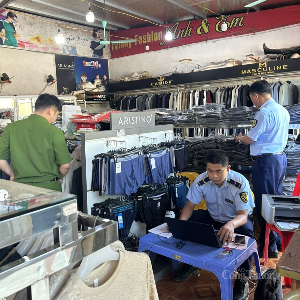 Tuyên Quang: Thu giữ hàng hóa có dấu hiệu giả mạo nhãn hiệu Adidas