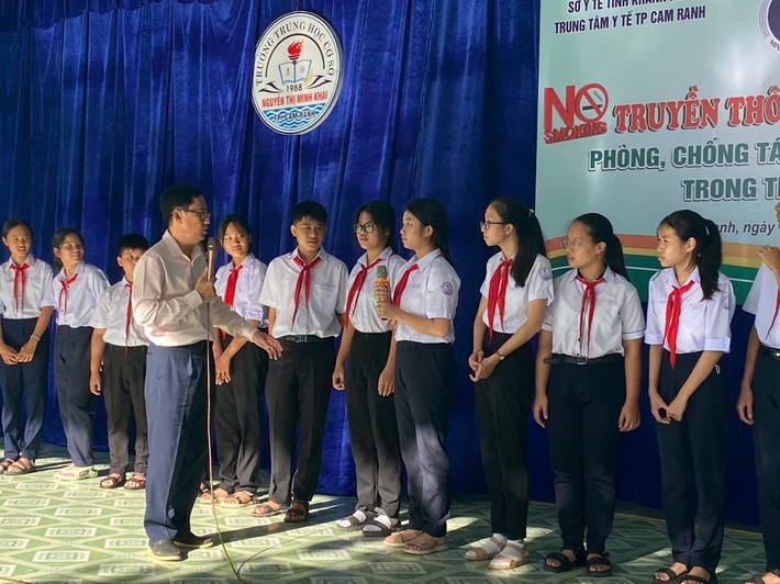 Truyền thông phòng, chống tác hại của thuốc lá cho học sinh Trường THCS Nguyễn Thị Minh Khai. Ảnh: I.T Truyền thông phòng, chống tác hại của thuốc lá cho học sinh Trường THCS Nguyễn Thị Minh Khai. Ảnh: I.T