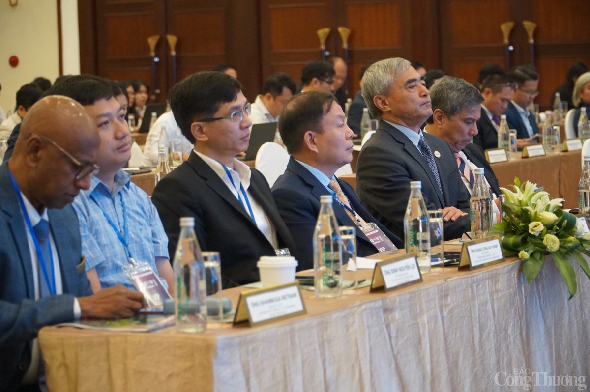 Các đại biểu tham dự hội nghị Các đại biểu tham dự hội nghị