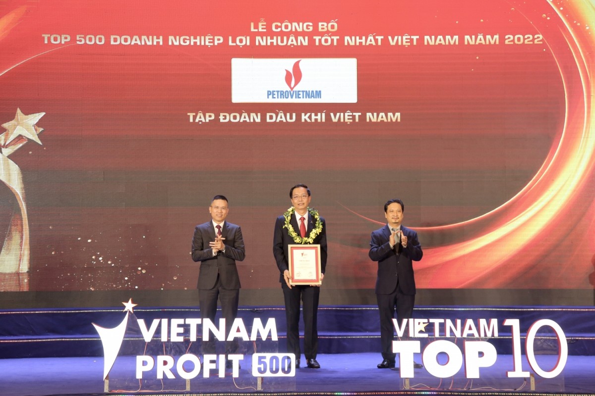Petrovietnam 6 lần dẫn đầu Top 500 Doanh nghiệp lợi nhuận tốt nhất Việt Nam. Petrovietnam 6 lần dẫn đầu Top 500 Doanh nghiệp lợi nhuận tốt nhất Việt Nam.
