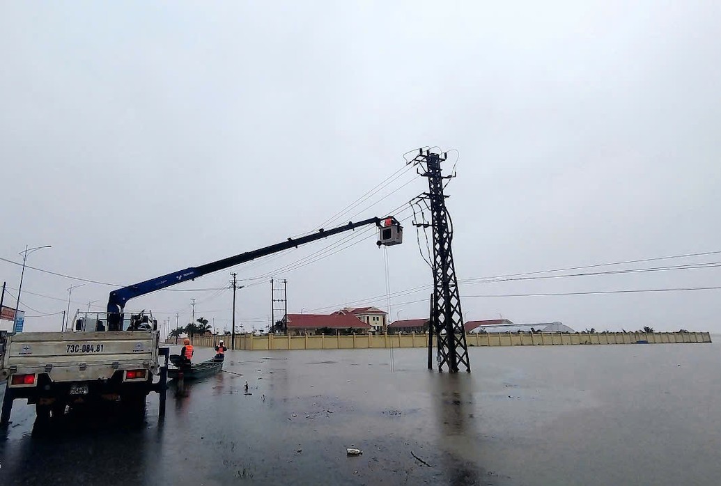 Hàng trăm nghìn khách hàng sử dụng điện miền Trung - Tây Nguyên bị mất điện do bão số 6 (Ảnh:CTV)