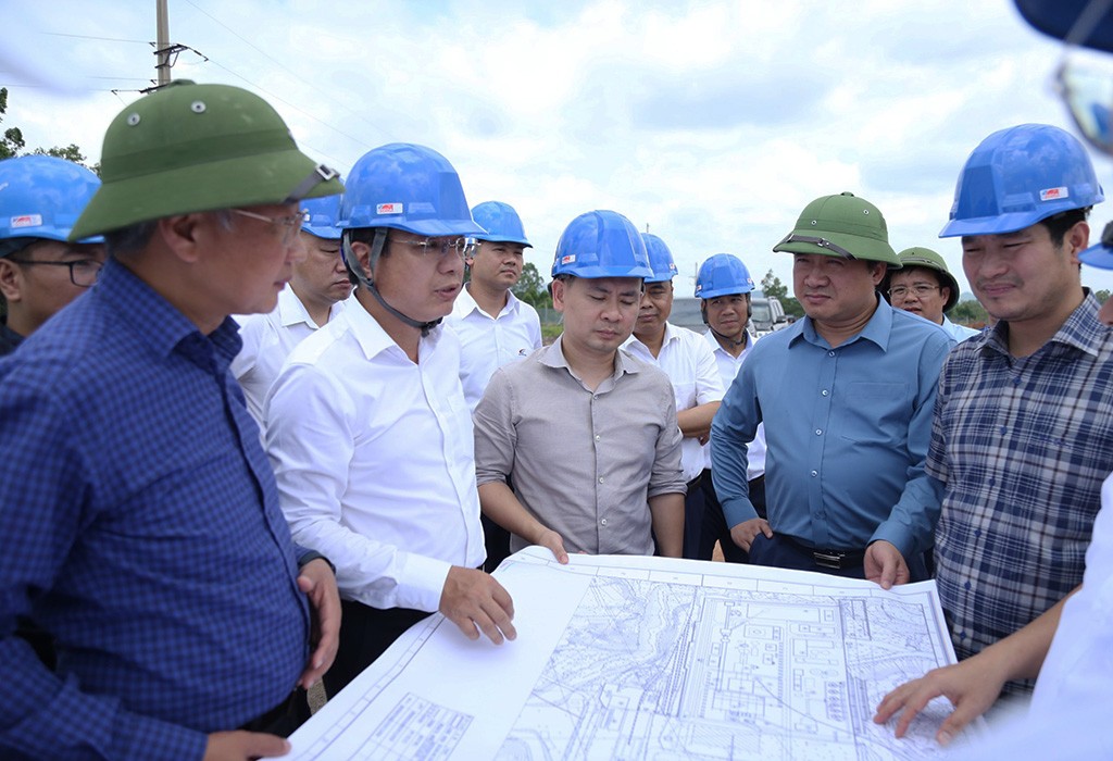 Đồng chí Hồ Sỹ Hùng – Phó Chủ tịch Ủy ban Quản lý vốn Nhà nước tại Doanh nghiệp kiểm tra tiến độ Dự án Nhiệt điện Na Dương II Đồng chí Hồ Sỹ Hùng – Phó Chủ tịch Ủy ban Quản lý vốn Nhà nước tại Doanh nghiệp kiểm tra tiến độ Dự án Nhiệt điện Na Dương II