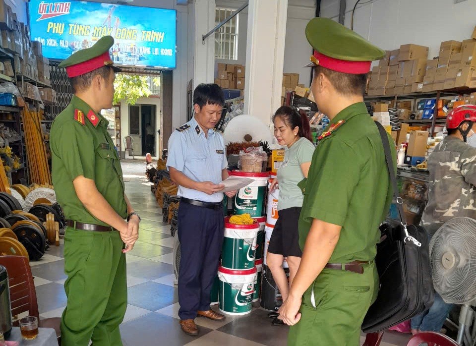 Bắc Giang triển khai 3 tháng cao điểm chống buôn lậu, gian lận thương mại và hàng giả Bắc Giang triển khai 3 tháng cao điểm chống buôn lậu, gian lận thương mại và hàng giả