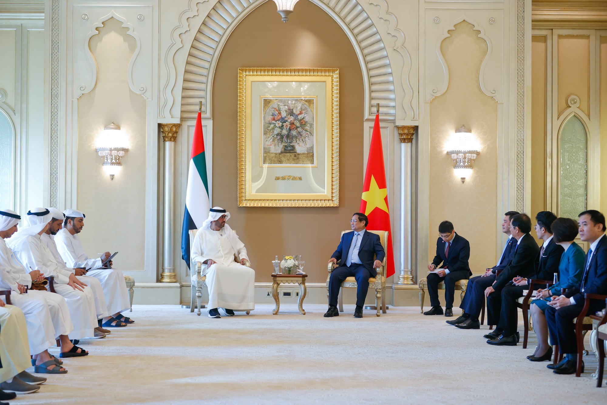 Thủ tướng đề nghị UAE xây dựng trung tâm trung chuyển dầu mỏ tại Việt Nam