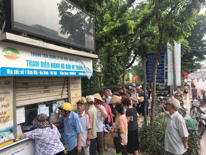 Hà Nội: Người cao tuổi, đối tượng chính sách được sử dụng thẻ xe buýt miễn phí không thời hạn Hà Nội: Người cao tuổi, đối tượng chính sách được sử dụng thẻ xe buýt miễn phí không thời hạn