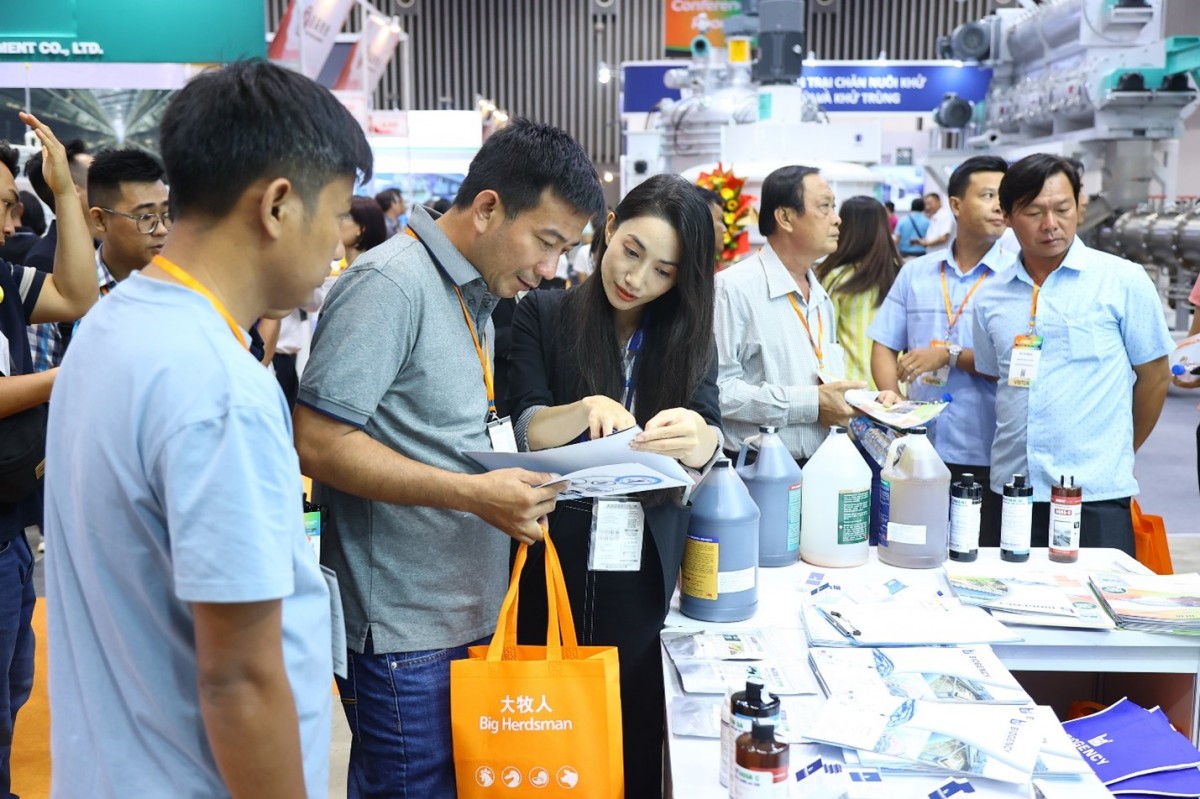 Hơn 13. 600 lượt khách tham quan triển lãm Vietstock 2024 & Aquaculture Vietnam 2024 Hơn 13. 600 lượt khách tham quan triển lãm Vietstock 2024 & Aquaculture Vietnam 2024