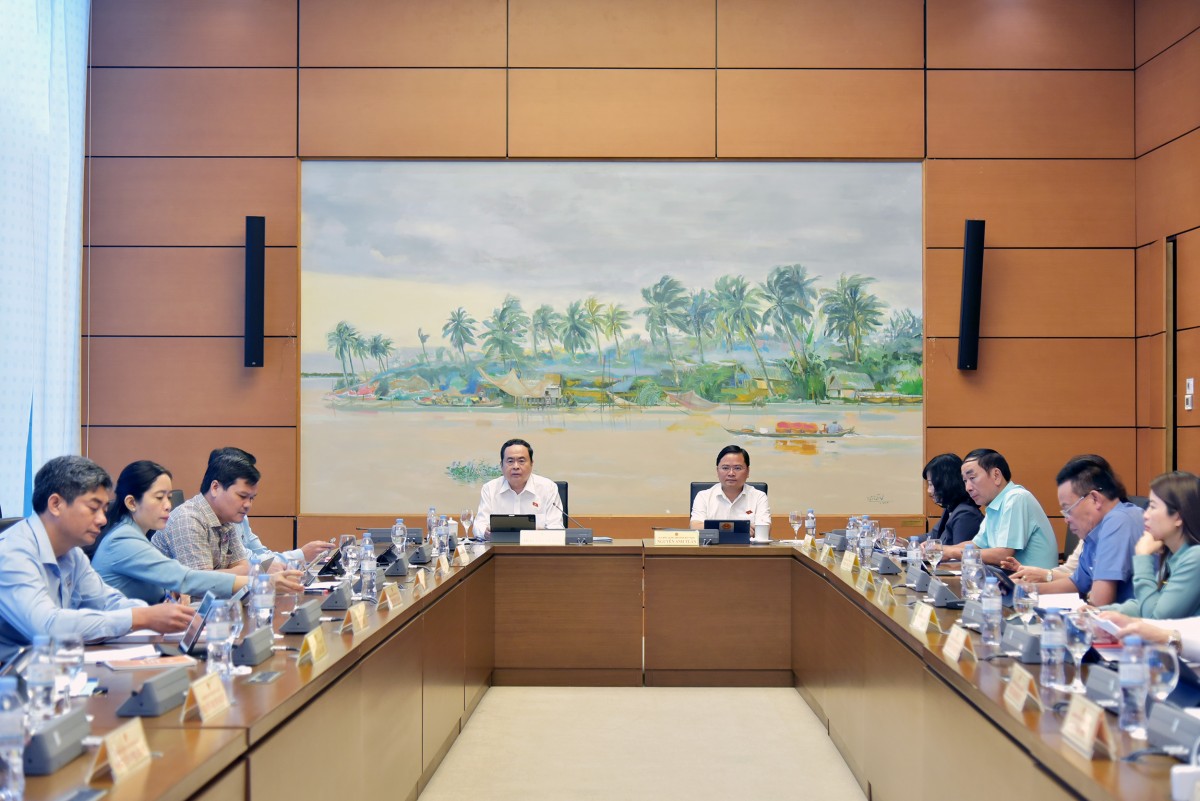 Thảo luận tại phiên họp tổ của Kỳ họp thứ 8, Quốc hội khóa XV về dự án Luật sửa đổi, bổ sung một số điều của Luật Quy hoạch, Luật Đầu tư, Luật Đầu tư theo phương thức đối tác công tư và Luật Đấu thầu Thảo luận tại phiên họp tổ của Kỳ họp thứ 8, Quốc hội khóa XV về dự án Luật sửa đổi, bổ sung một số điều của Luật Quy hoạch, Luật Đầu tư, Luật Đầu tư theo phương thức đối tác công tư và Luật Đấu thầu