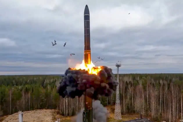 Tên lửa Yars của Nga khai hỏa hôm 29/10. Ảnh: Bộ Quốc phòng Nga