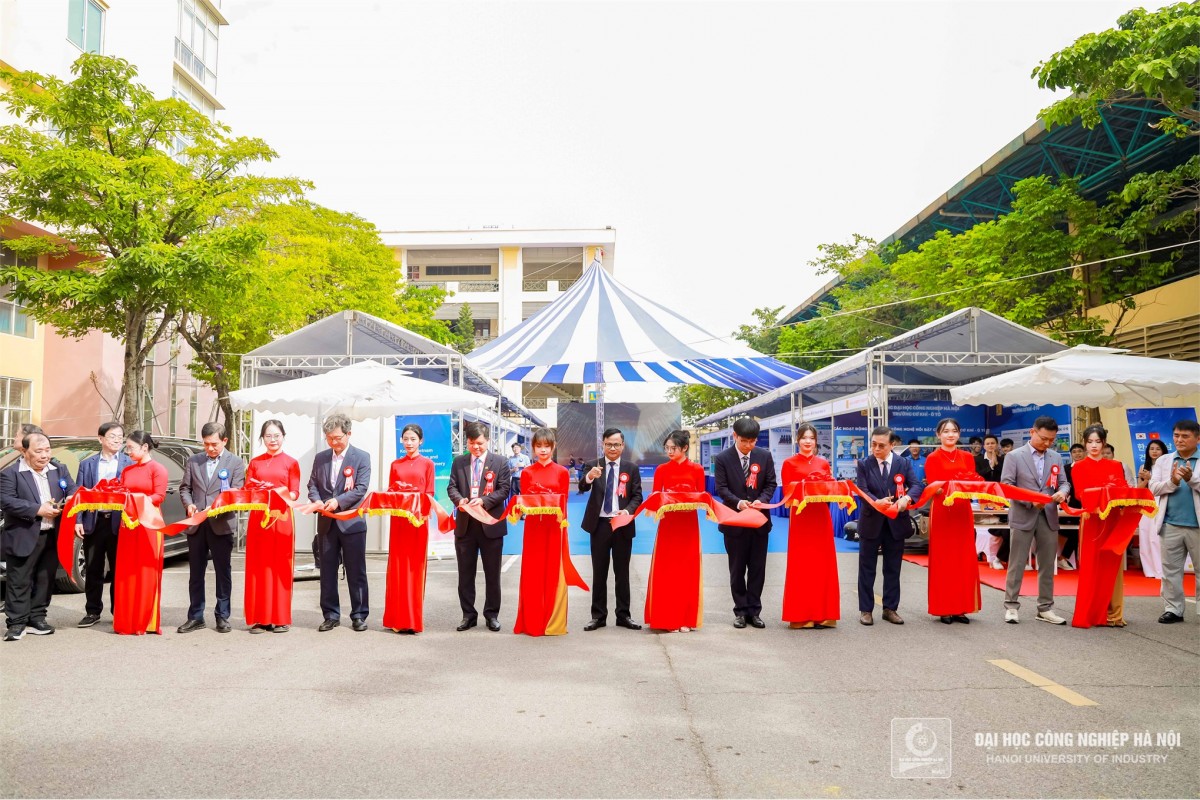 HaUI hợp tác với Hàn Quốc trong tái sản xuất máy công nghiệp và xây dựng HaUI hợp tác với Hàn Quốc trong tái sản xuất máy công nghiệp và xây dựng