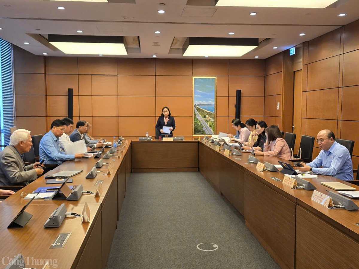 Hoàn thiện thể chế nhằm giải phóng nguồn lực trong đầu tư Hoàn thiện thể chế nhằm giải phóng nguồn lực trong đầu tư