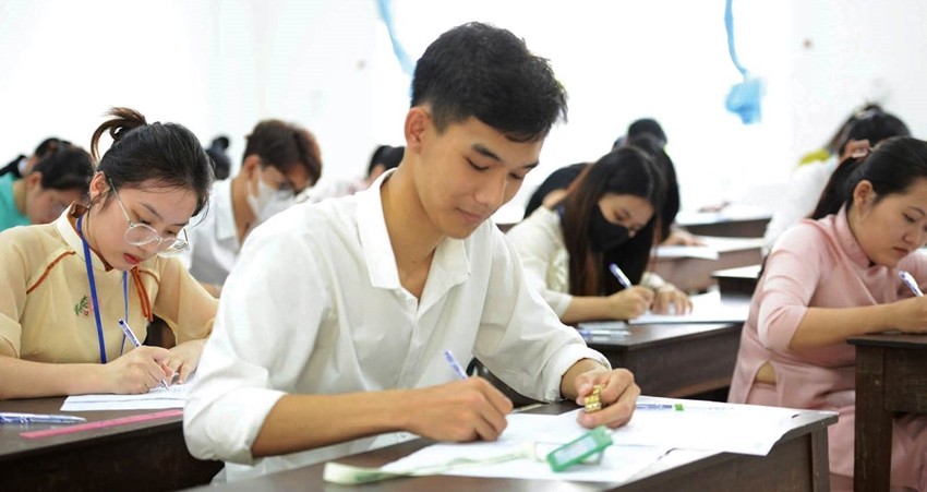 chuẩn đầu ra ngoại ngữ với sinh viên hiện nay là điều kiện bắt buộc để có thể tốt nghiệp ra trường chuẩn đầu ra ngoại ngữ với sinh viên hiện nay là điều kiện bắt buộc để có thể tốt nghiệp ra trường