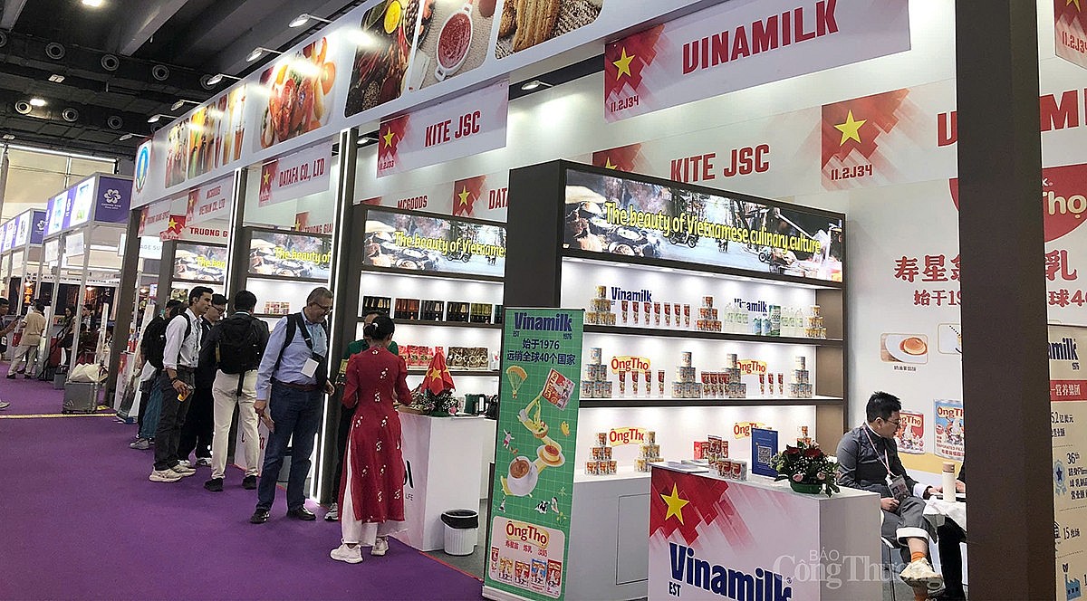 Khu Gian hàng Quốc gia Việt Nam được thiết kế đặc biệt, với chủ đề: Những nhà chế biến thực phẩm hàng đầu từ Việt Nam – “FOODS OF VIỆT NAM” Khu Gian hàng Quốc gia Việt Nam được thiết kế đặc biệt, với chủ đề: Những nhà chế biến thực phẩm hàng đầu từ Việt Nam – “FOODS OF VIỆT NAM”