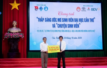 Phân bón Cà Mau trao học bổng 'Thắp sáng ước mơ sinh viên Đại học Cần Thơ' lần VIII