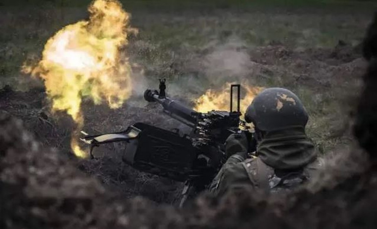 Các cuộc tấn công cơ giới hóa của quân Ukraine được phát động ở phía tây làng Zelenyi Shlyakh, bao gồm cả trang trại Pokrovsky xa hơn về phía tây, nơi cũng hứng chịu đợt phản công ác liệt của Quân đội Ukraine. Các cuộc tấn công cơ giới hóa của quân Ukraine được phát động ở phía tây làng Zelenyi Shlyakh, bao gồm cả trang trại Pokrovsky xa hơn về phía tây, nơi cũng hứng chịu đợt phản công ác liệt của Quân đội Ukraine.