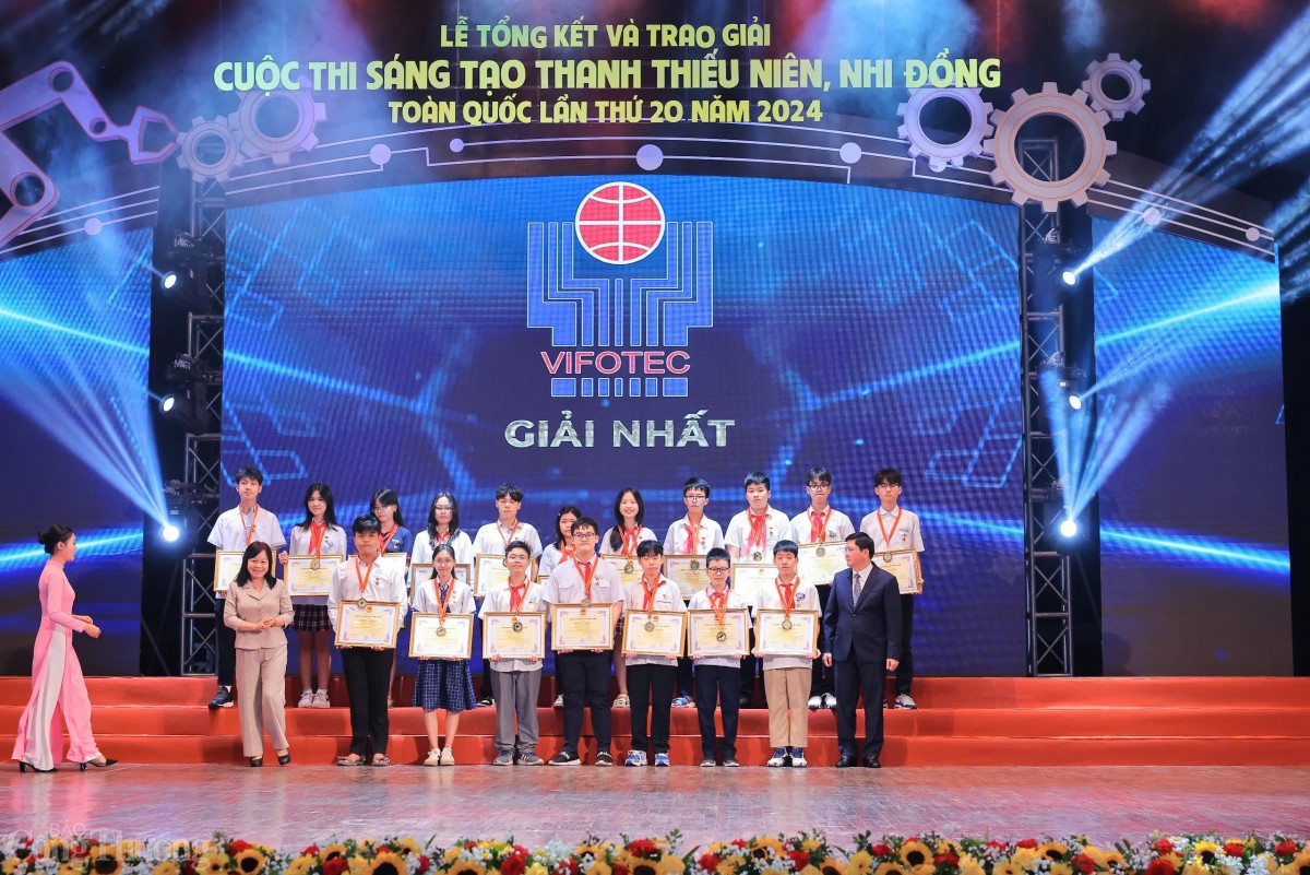 Trao Giải Cuộc thi sáng tạo thanh thiếu niên, nhi đồng toàn quốc 2024 Trao Giải Cuộc thi sáng tạo thanh thiếu niên, nhi đồng toàn quốc 2024