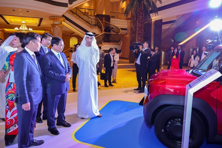 Thủ tướng dự sự kiện trưng bày và giới thiệu xe Vinfast tại UAE - Ảnh: VGP/Nhật Bắc Thủ tướng dự sự kiện trưng bày và giới thiệu xe Vinfast tại UAE - Ảnh: VGP/Nhật Bắc
