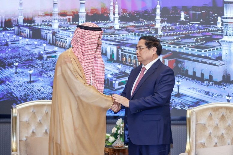 Thủ tướng Phạm Minh Chính tiếp ông Sulaiman AIRumaih, Giám đốc Điều hành Công ty SALIC - Ảnh: VGP/Nhật Bắc Thủ tướng Phạm Minh Chính tiếp ông Sulaiman AIRumaih, Giám đốc Điều hành Công ty SALIC - Ảnh: VGP/Nhật Bắc