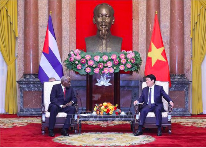 Hai nhà lãnh đạo cấp cao khẳng định quyết tâm làm sâu sắc hơn nữa mối quan hệ mẫu mực Việt Nam - Cuba, được Chủ tịch Hồ Chí Minh và Lãnh tụ Fidel Castro Ruz đặt nền móng và nhiều thế hệ lãnh đạo và nhân dân hai nước dày công vun đắp - Ảnh: TTXVN Hai nhà lãnh đạo cấp cao khẳng định quyết tâm làm sâu sắc hơn nữa mối quan hệ mẫu mực Việt Nam - Cuba, được Chủ tịch Hồ Chí Minh và Lãnh tụ Fidel Castro Ruz đặt nền móng và nhiều thế hệ lãnh đạo và nhân dân hai nước dày công vun đắp - Ảnh: TTXVN