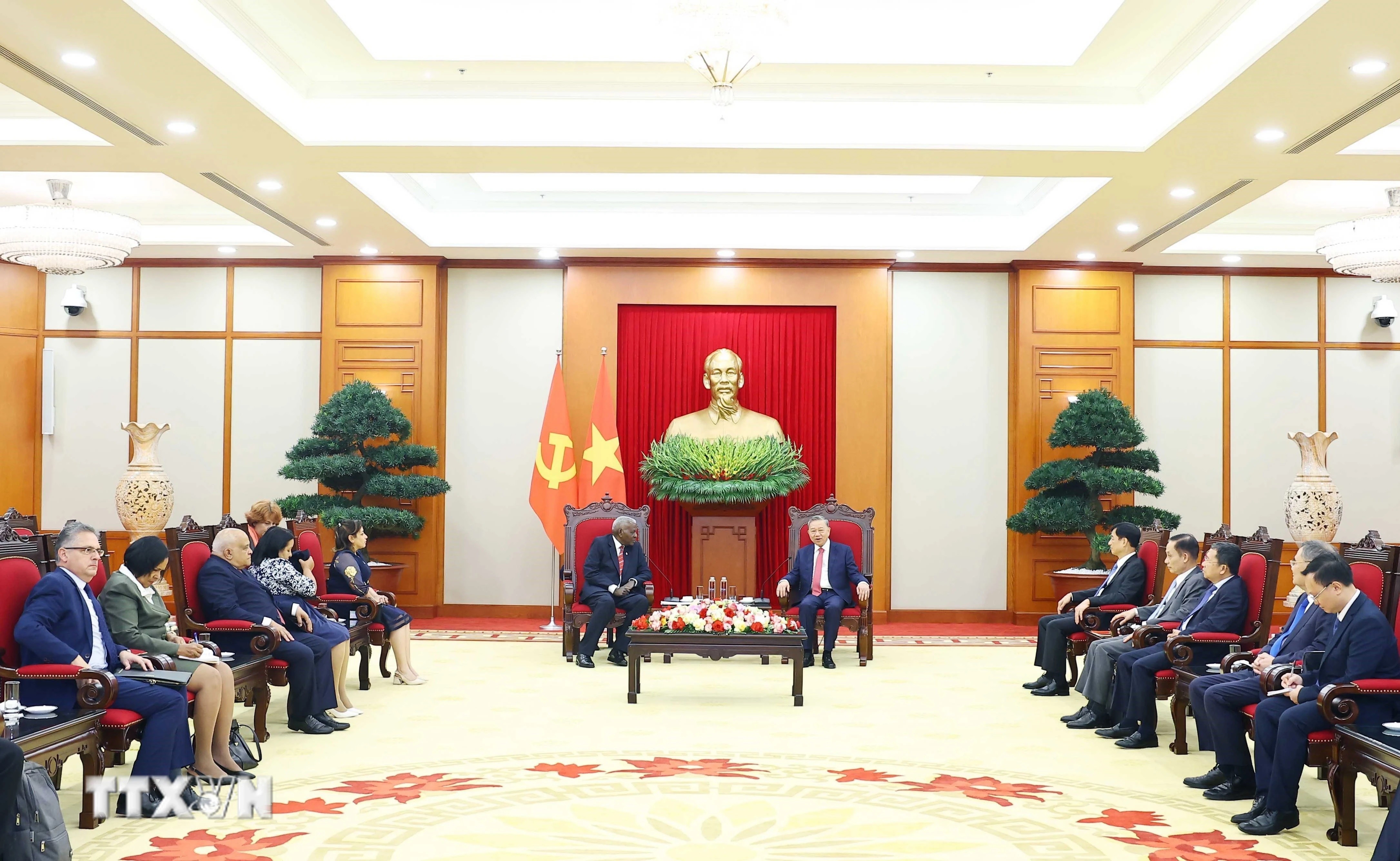 Tổng Bí thư Tô Lâm tiếp Chủ tịch Quốc hội Cuba Esteban Lazo Hérnandez. Tổng Bí thư Tô Lâm tiếp Chủ tịch Quốc hội Cuba Esteban Lazo Hérnandez.