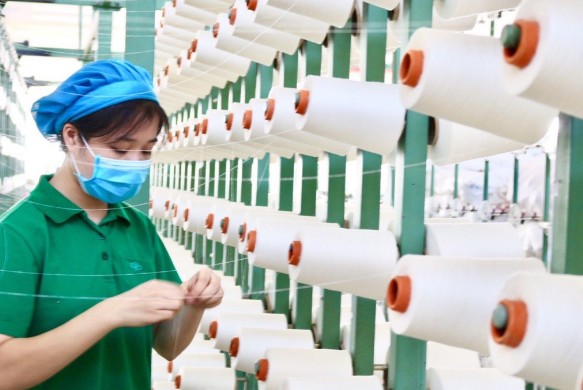 Sản xuất sợi vải dệt kim tại Công ty TNHH Đại Đông Việt Nam. Sản xuất sợi vải dệt kim tại Công ty TNHH Đại Đông Việt Nam.