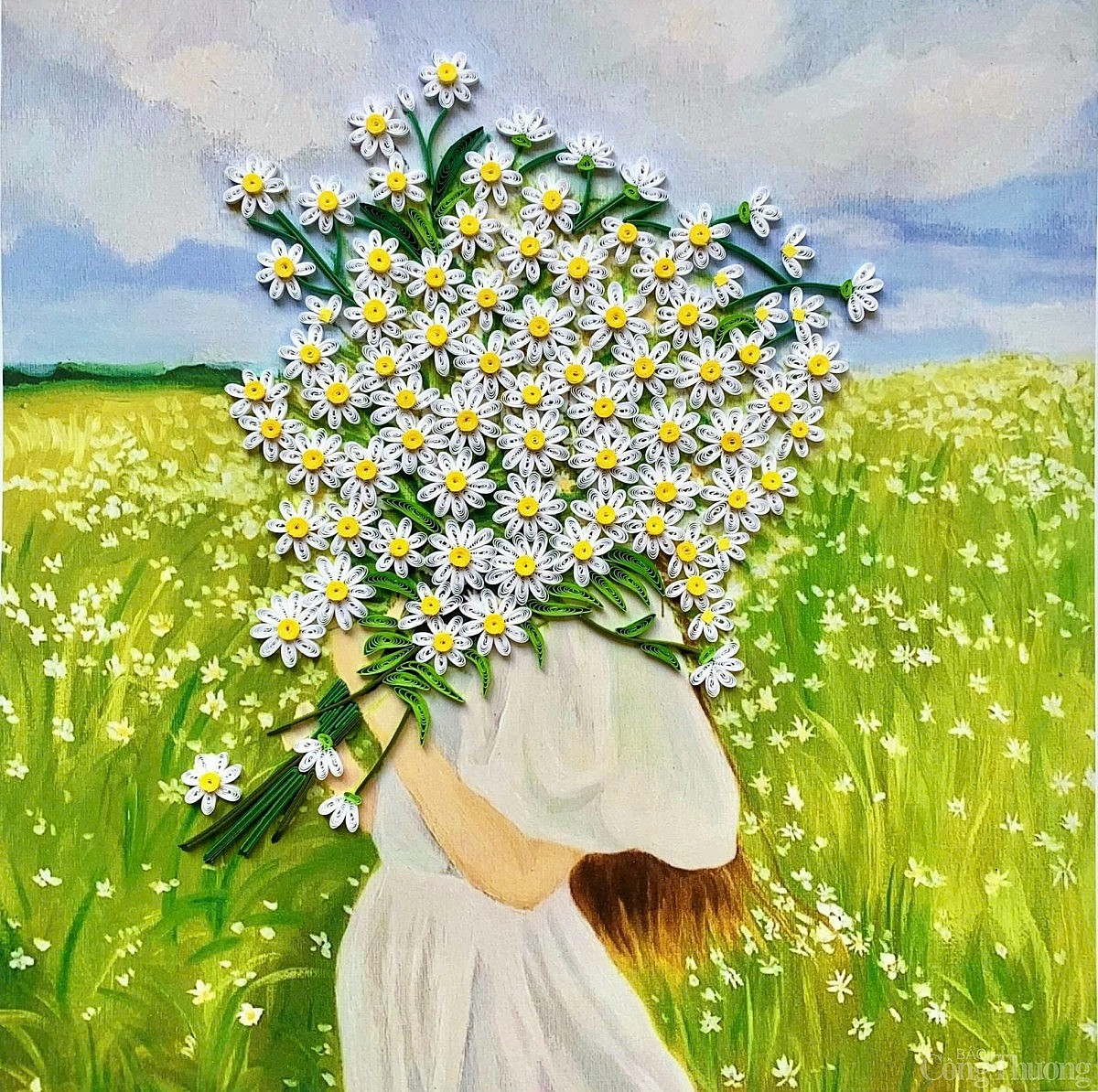 Cô gái ở Kon Tum vẽ sắc màu cuộc sống bằng tranh giấy xoắn