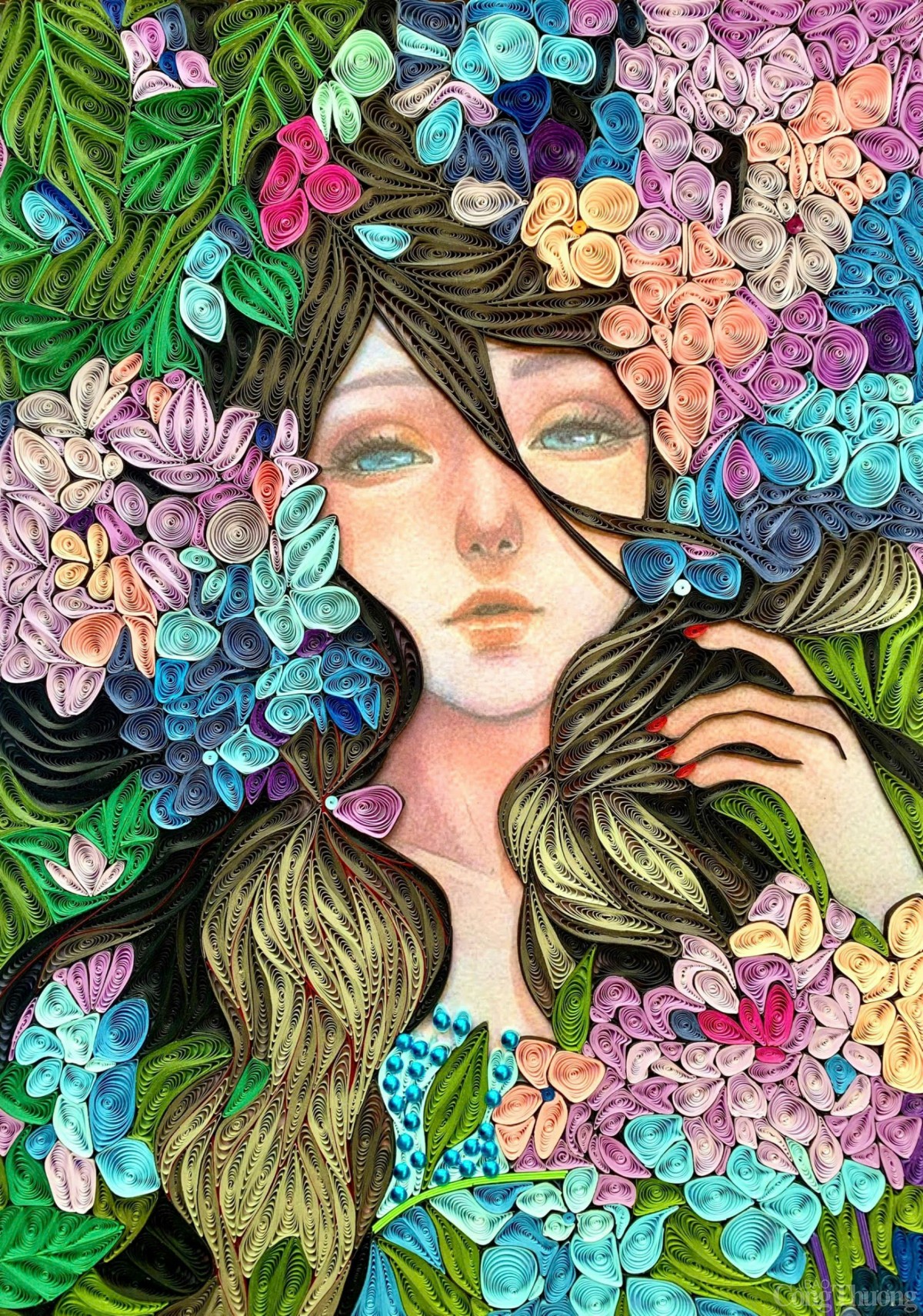 Cô gái ở Kon Tum 'vẽ' sắc màu cuộc sống bằng tranh giấy xoắn Cô gái ở Kon Tum 'vẽ' sắc màu cuộc sống bằng tranh giấy xoắn