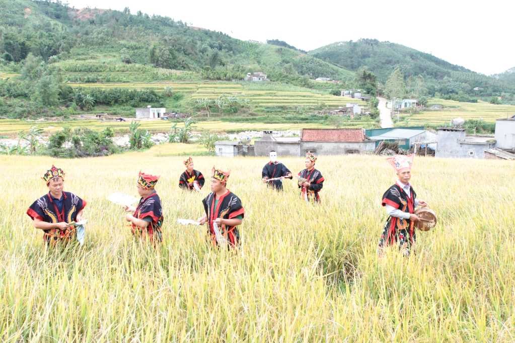 Tái hiện lễ cầu mùa của người Sán Chỉ. Tái hiện lễ cầu mùa của người Sán Chỉ.