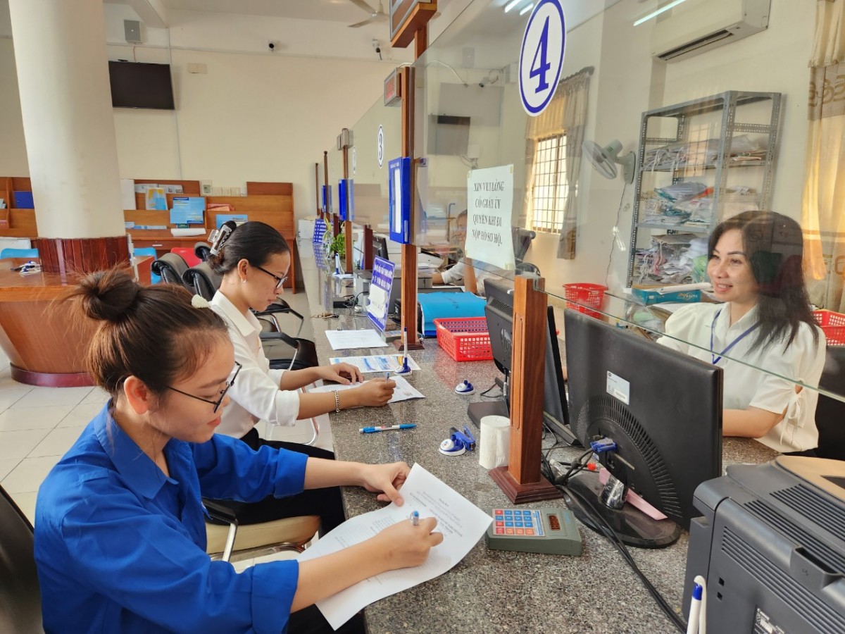 Một trong những thước đo đánh giá về Chỉ số hạnh phúc của người dân đó là sự hài lòng trong cải cách hành chính Một trong những thước đo đánh giá về Chỉ số hạnh phúc của người dân đó là sự hài lòng trong cải cách hành chính