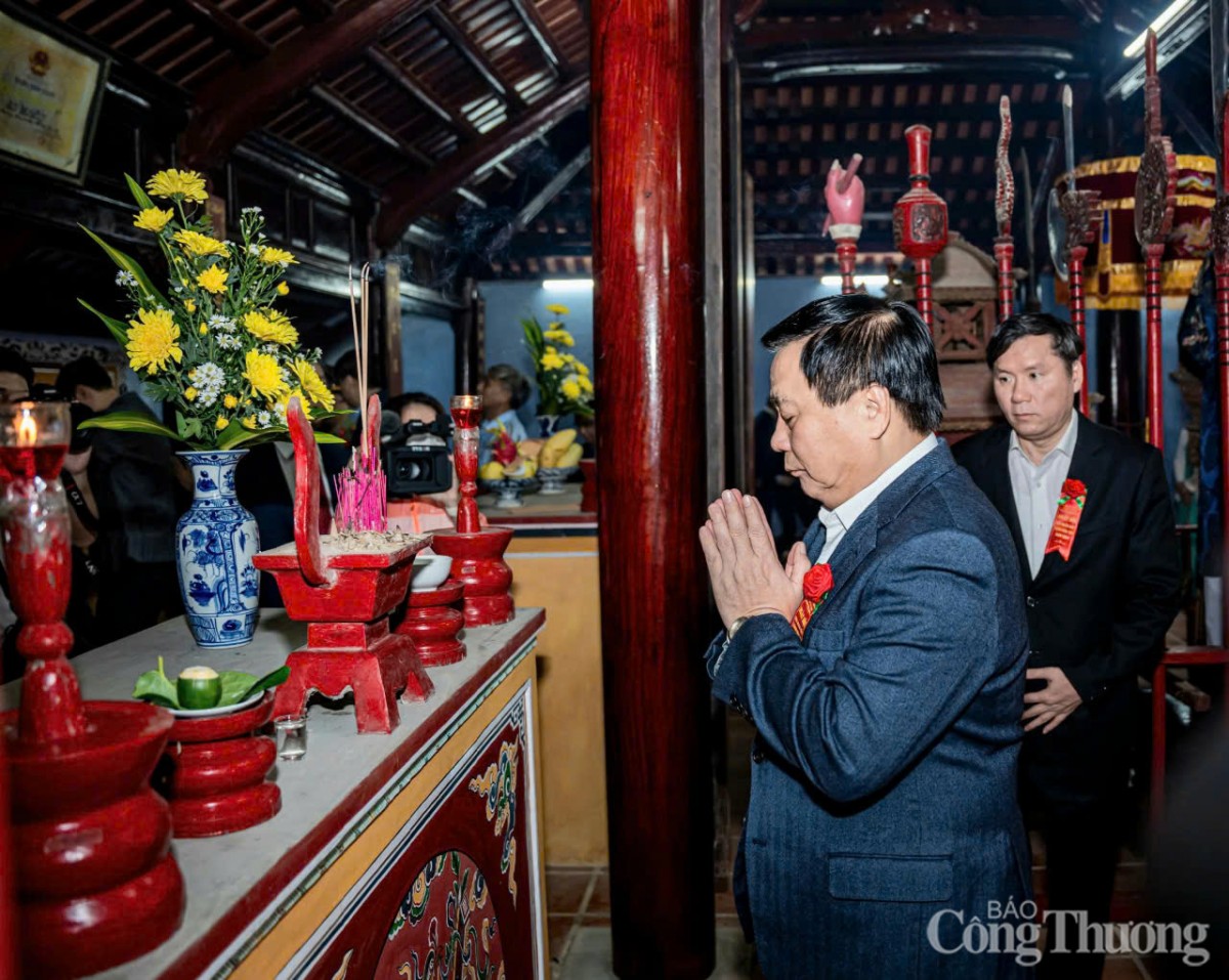 Uỷ viên Bộ Chính trị Nguyễn Xuân Thắng tham dự Ngày hội Đại đoàn kết tại Thừa Thiên Huế Uỷ viên Bộ Chính trị Nguyễn Xuân Thắng tham dự Ngày hội Đại đoàn kết tại Thừa Thiên Huế