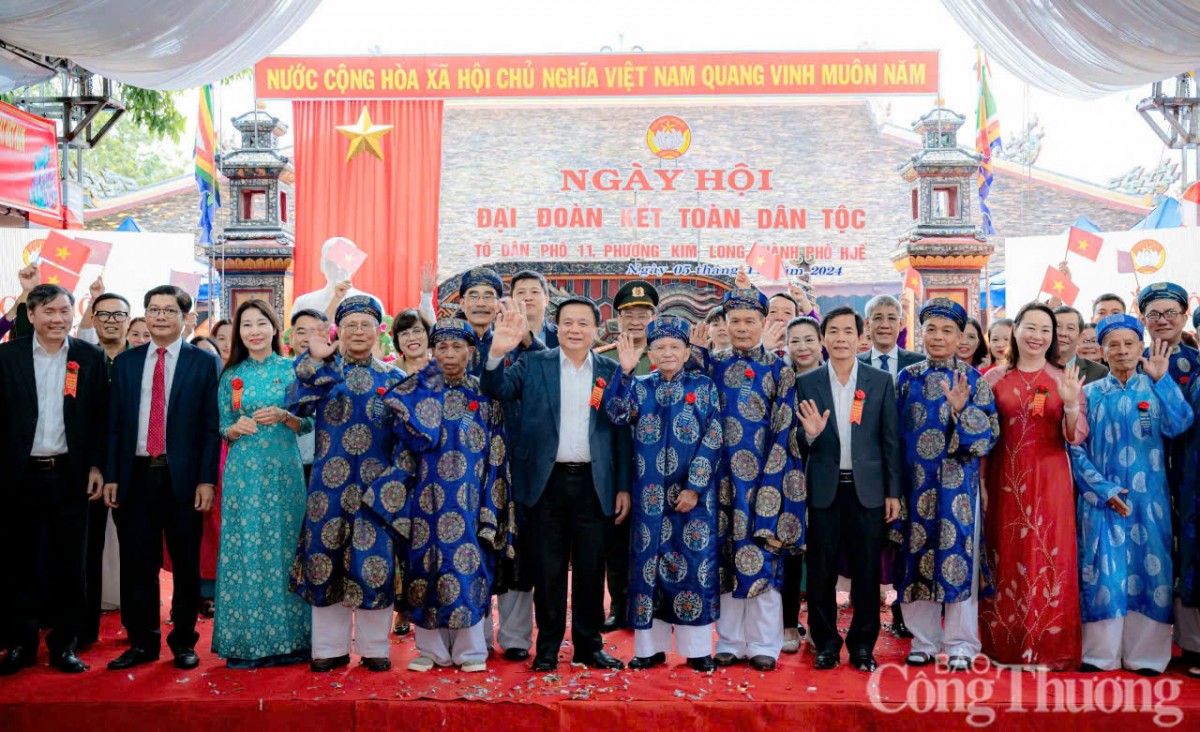 Uỷ viên Bộ Chính trị Nguyễn Xuân Thắng tham dự Ngày hội Đại đoàn kết tại Thừa Thiên Huế Uỷ viên Bộ Chính trị Nguyễn Xuân Thắng tham dự Ngày hội Đại đoàn kết tại Thừa Thiên Huế