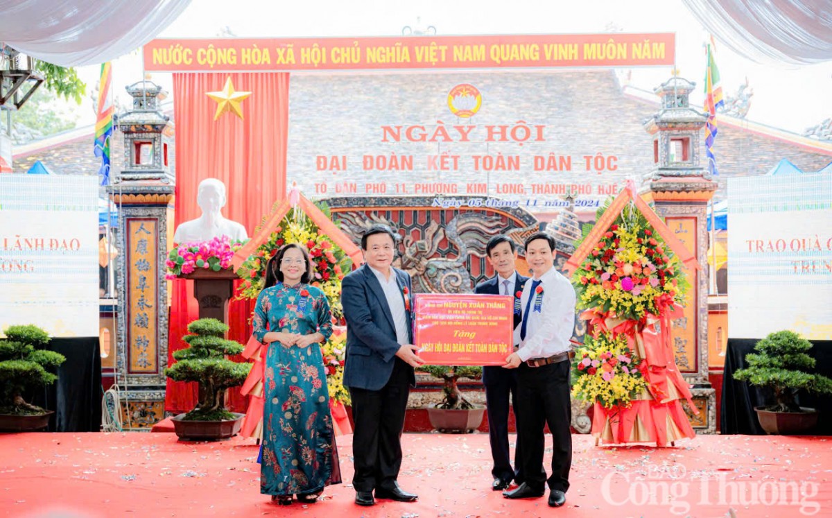 Uỷ viên Bộ Chính trị Nguyễn Xuân Thắng tham dự Ngày hội Đại đoàn kết tại Thừa Thiên Huế Uỷ viên Bộ Chính trị Nguyễn Xuân Thắng tham dự Ngày hội Đại đoàn kết tại Thừa Thiên Huế