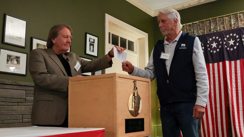 Cuộc bầu cử tại Dixville Notch Cuộc bầu cử tại Dixville Notch