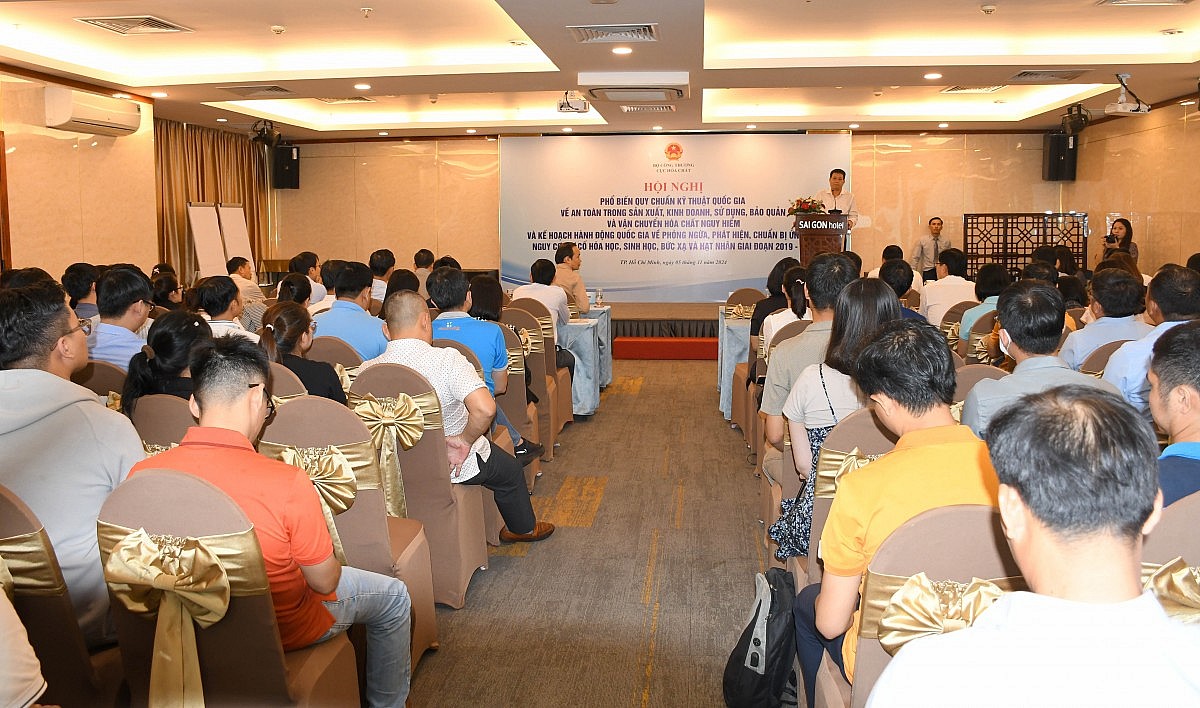 Bộ Công Thương: Phổ biến quy chuẩn sản xuất, kinh doanh hóa chất với cơ quan quản lý, doanh nghiệp