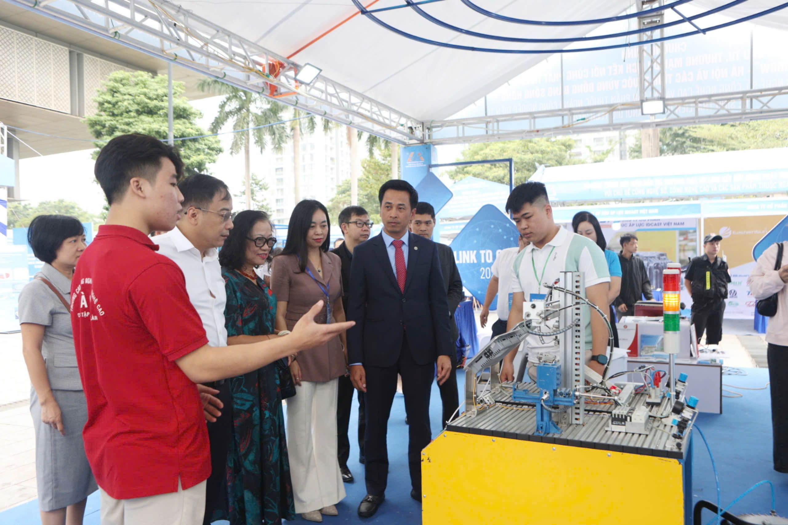 Hà Nội và các tỉnh thuộc Vùng Đồng bằng sông Hồng - Kết nối cùng phát triển - “Link to grow” Hà Nội và các tỉnh thuộc Vùng Đồng bằng sông Hồng - Kết nối cùng phát triển - “Link to grow”