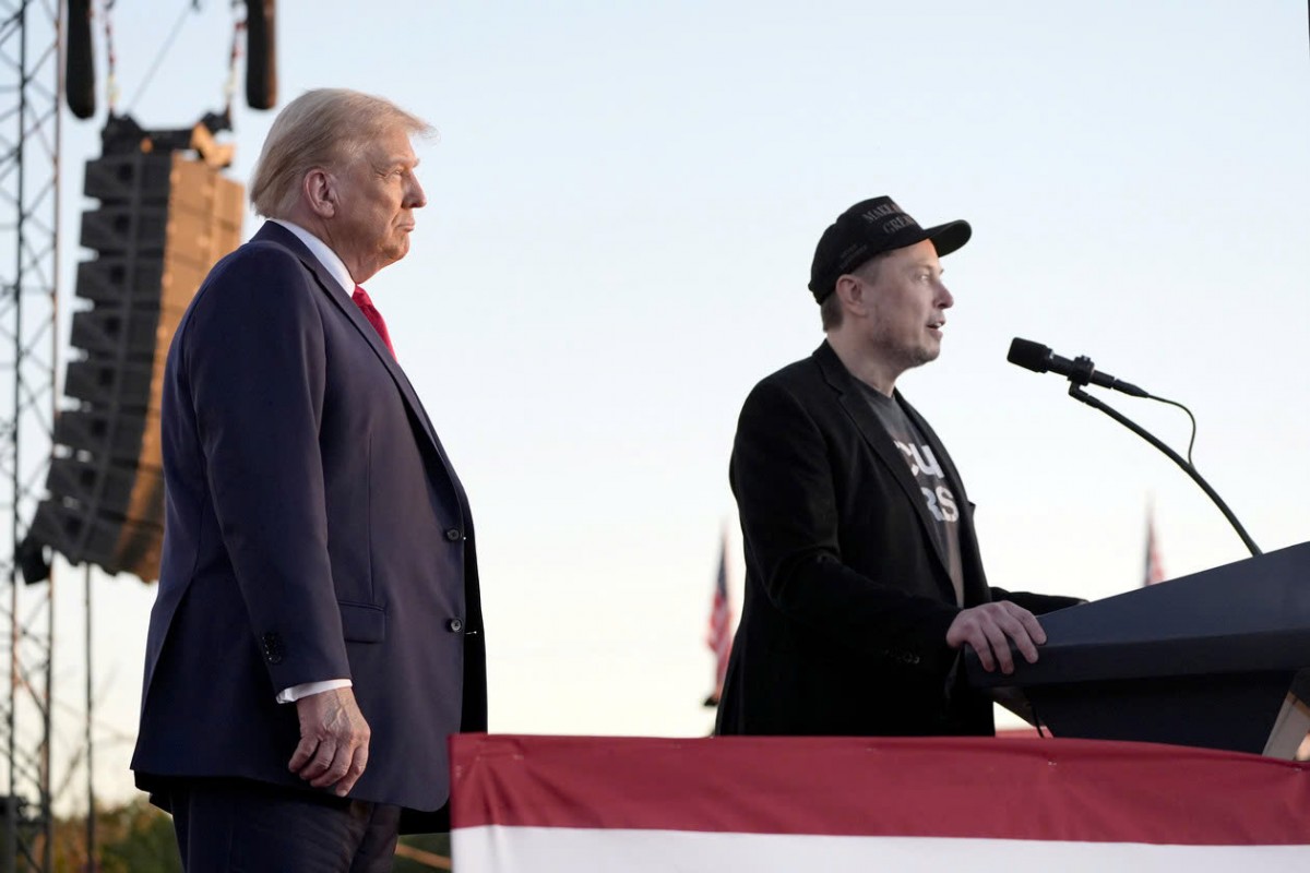 Tỷ phú Elon Musk tham gia một sự kiện trong chiến dịch tranh cử của cựu Tổng thống Donald Trump ở thành phố Butler, bang Pennsylvania. Ảnh: AP Tỷ phú Elon Musk tham gia một sự kiện trong chiến dịch tranh cử của cựu Tổng thống Donald Trump ở thành phố Butler, bang Pennsylvania. Ảnh: AP