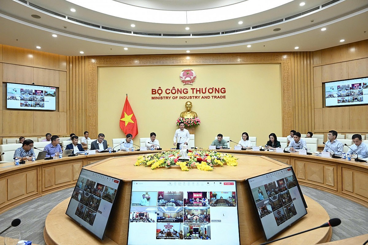 Bộ trưởng Bộ Công Thương chủ trì họp trực tuyến về các dự án lưới điện Bộ trưởng Bộ Công Thương chủ trì họp trực tuyến về các dự án lưới điện