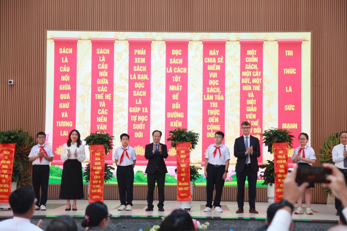 Nhiều hoạt động nhân kỷ niệm 70 năm thành lập ngành Giáo dục Hà Nội Nhiều hoạt động nhân kỷ niệm 70 năm thành lập ngành Giáo dục Hà Nội