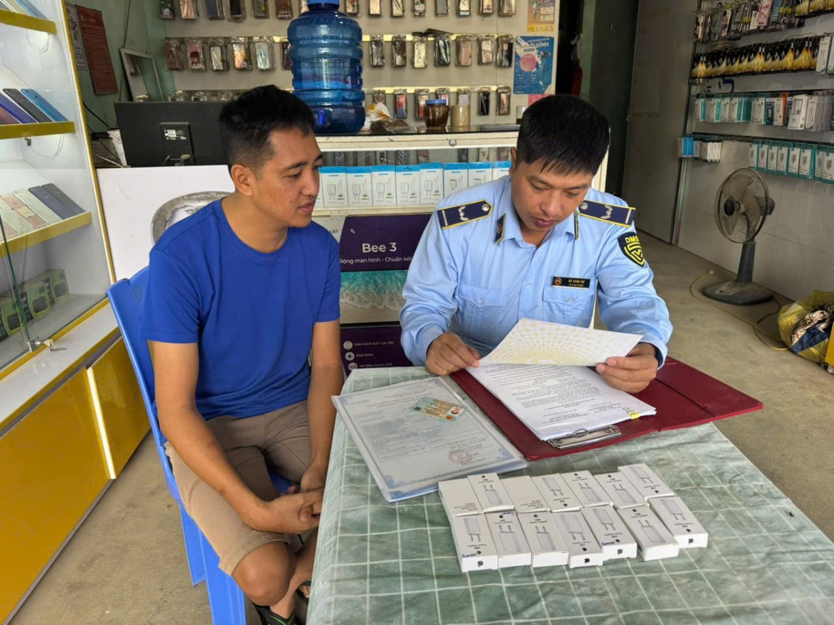 Lào Cai: Xử phạt hộ kinh doanh hàng giả mạo nhãn hiệu Apple Lào Cai: Xử phạt hộ kinh doanh hàng giả mạo nhãn hiệu Apple