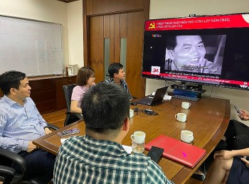 Bài 2: Tổ chức sinh hoạt chuyên đề “Đúng - Trúng - Hay”